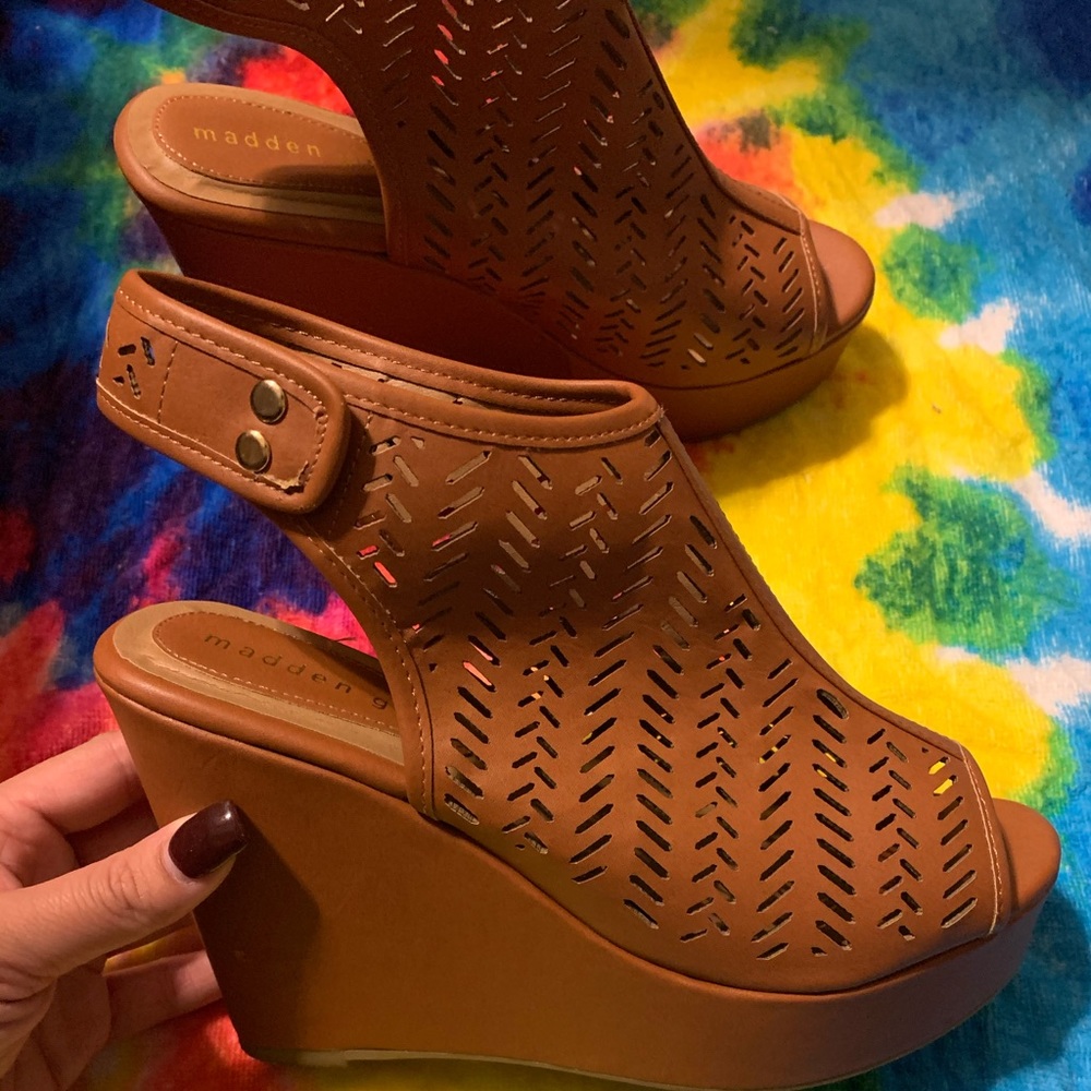 🍂Very gently worn Madden Girl wedges!